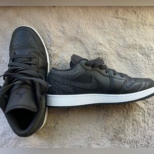 Air Jordan’s black/ dark grey